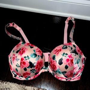 Victoria’s Secret very sexy 36DD floral beautiful bra sold out